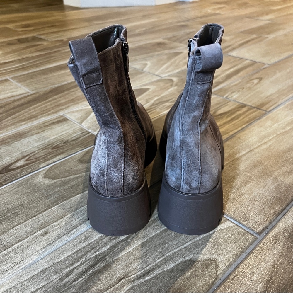 Vince Camuto NWOB Neframes Bootie SIZE 8 - Picture 4 of 7